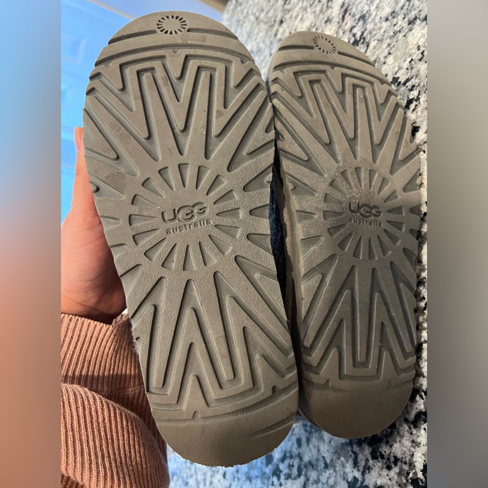 Grey Ugg Classic Cardy boots size 9 - Picture 7 of 7